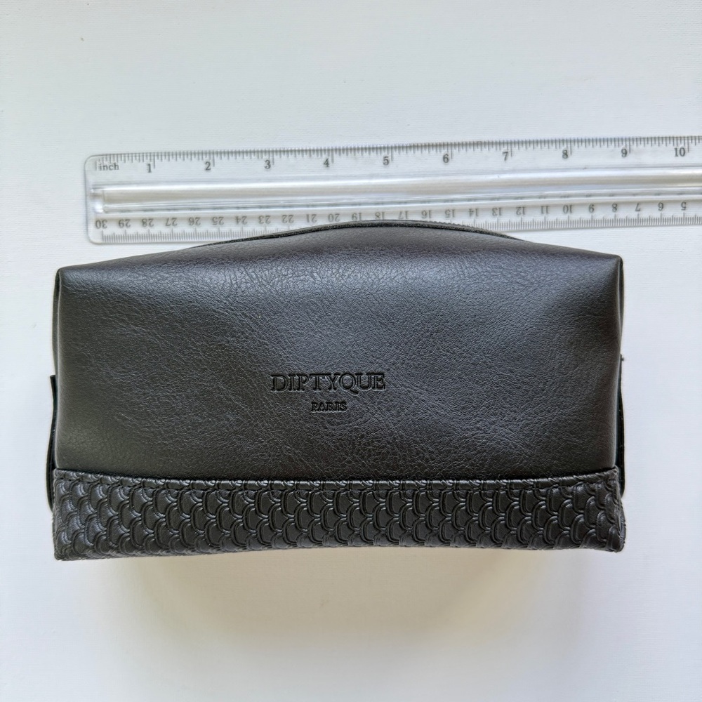 New Diptyque black & white First Class amenity kit Qatar Airways with toiletries - Picture 5 of 6